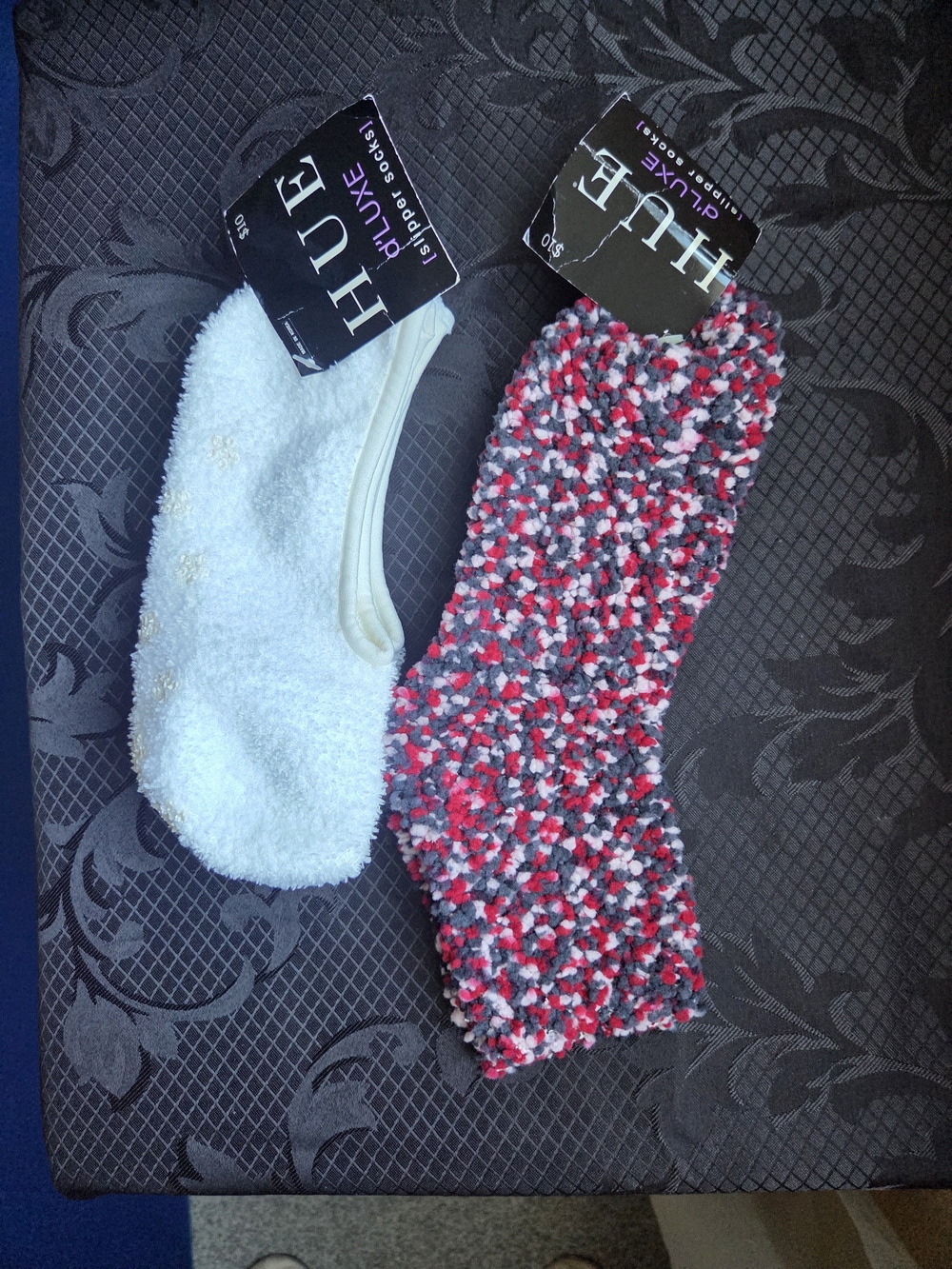 Hue Textured Color Block Gloves NWT